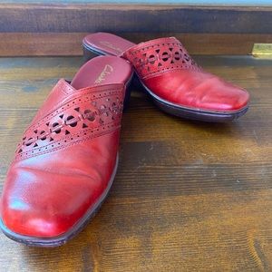 Clarks Mule Clog Sandals Red Leather Block Heel Lasercut Size 8.5